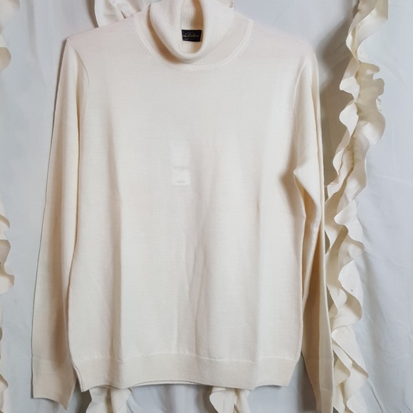 Brooks Brothers Sweaters - NWT Brooks Brothers cream turtleneck sweater